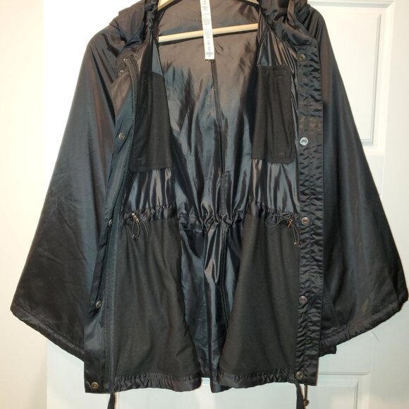 LULULEMON Women Black Hooded Cape Zip Button Size M/L - Picture 7 of 7